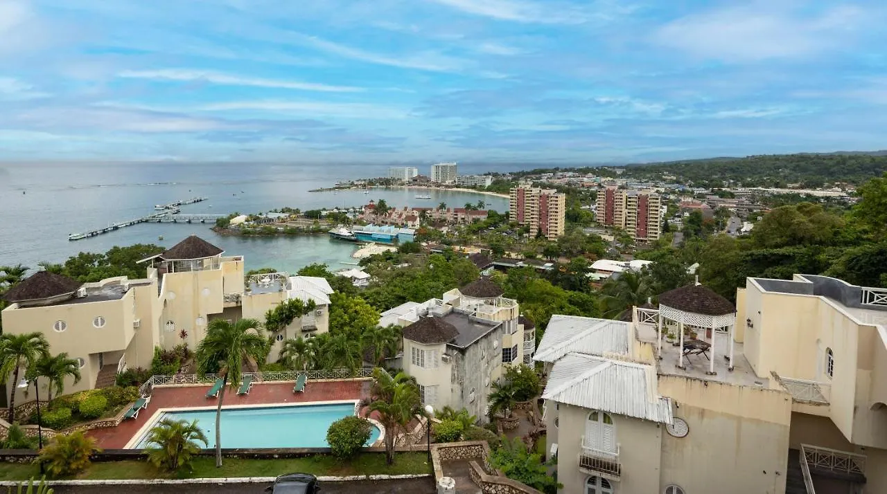 Pampered In Paradise Columbus Heights 2 Bedroom Penthouse Condo Near Ian Fleming Airport 奥乔里奥斯