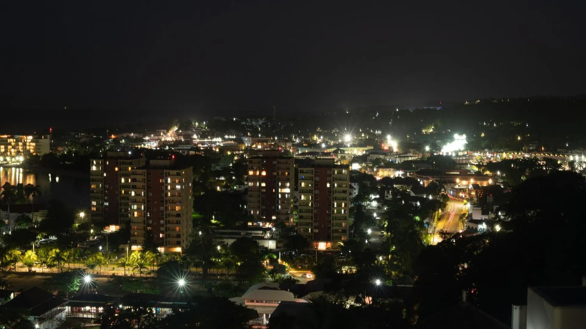 Pampered In Paradise Columbus Heights 2 Bedroom Penthouse Condo Near Ian Fleming Airport 奥乔里奥斯 公寓