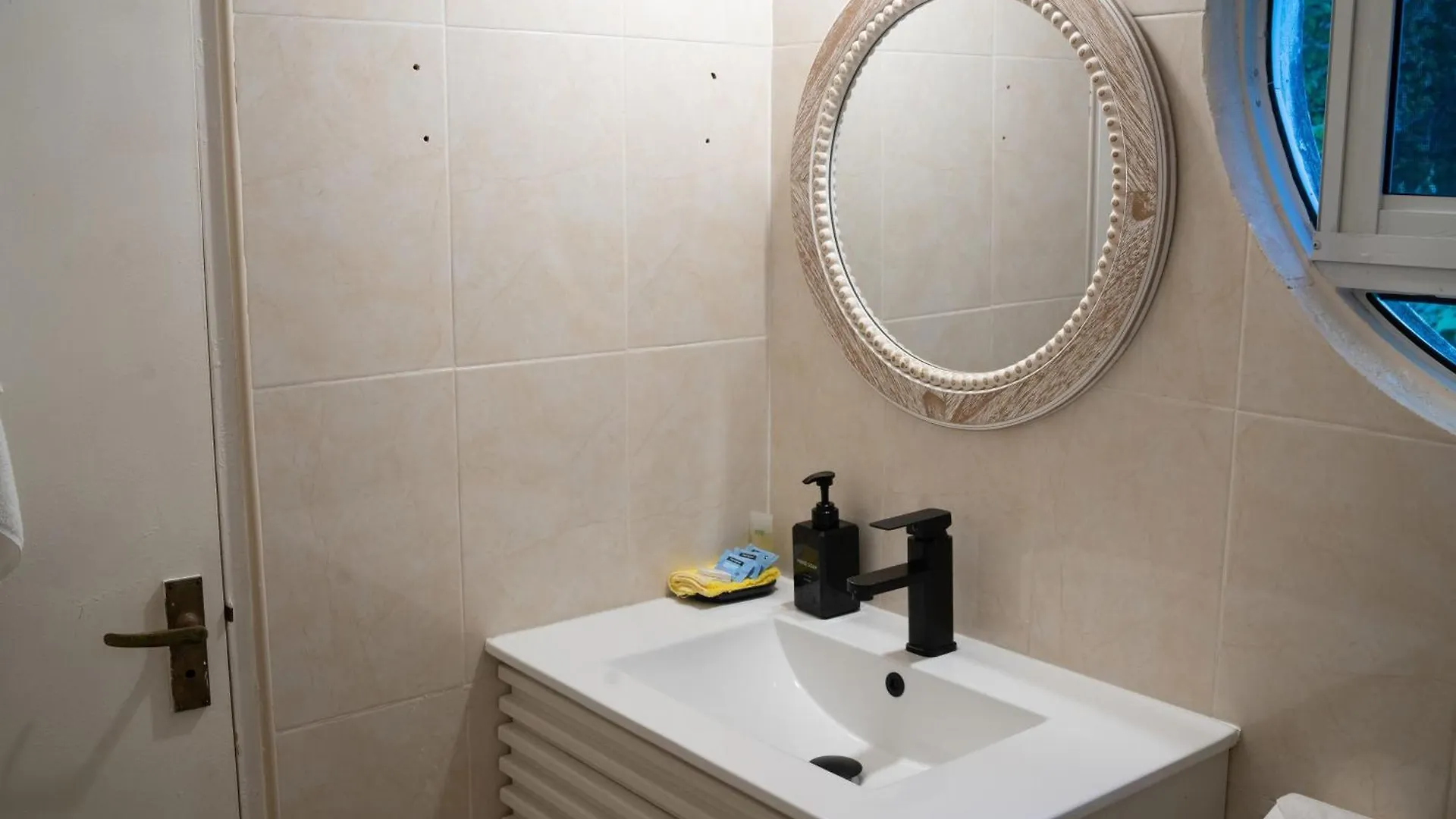 Pampered In Paradise Columbus Heights 2 Bedroom Penthouse Condo Near Ian Fleming Airport 奥乔里奥斯