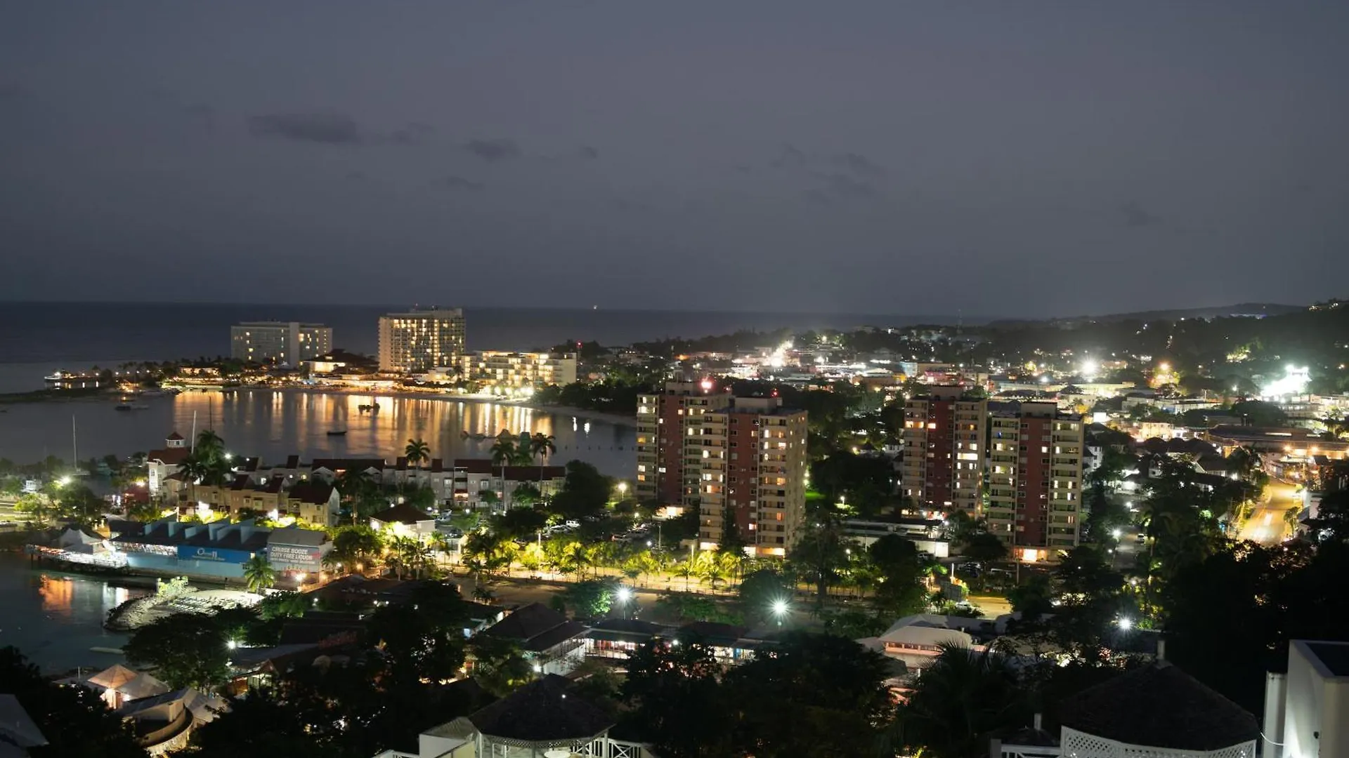 公寓 Pampered In Paradise Columbus Heights 2 Bedroom Penthouse Condo Near Ian Fleming Airport 奥乔里奥斯